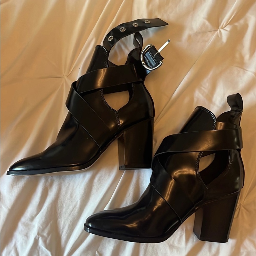 Zara booties NWOT 36